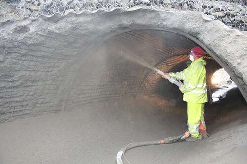 Mise en œuvre de béton projeté 