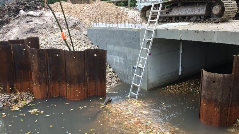 Réalisation de batardeaux en palplanches